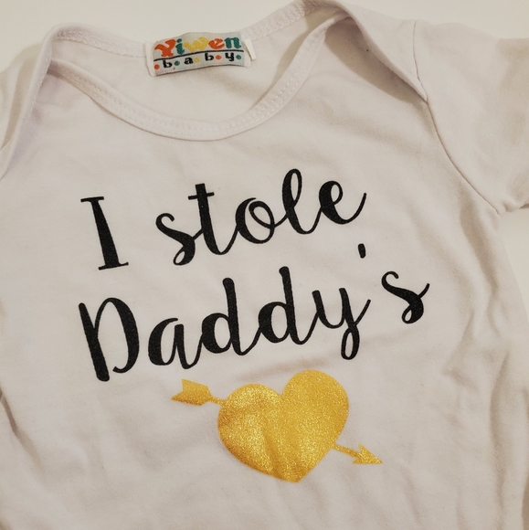 "I stole Daddy's Heart" Graphic Onesie - Picture 2 of 4